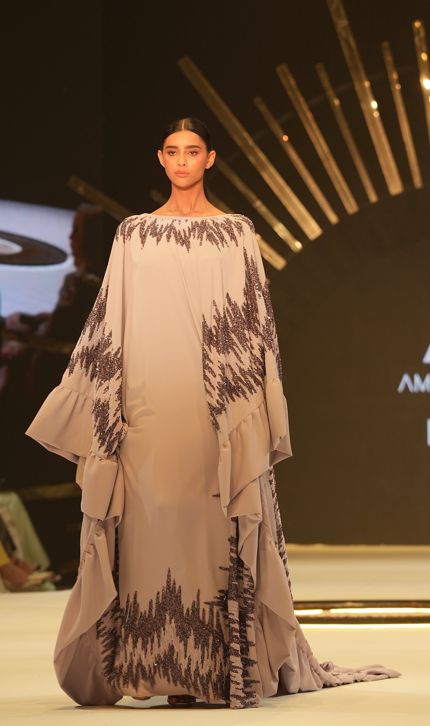 GRANDE CAPE SET
